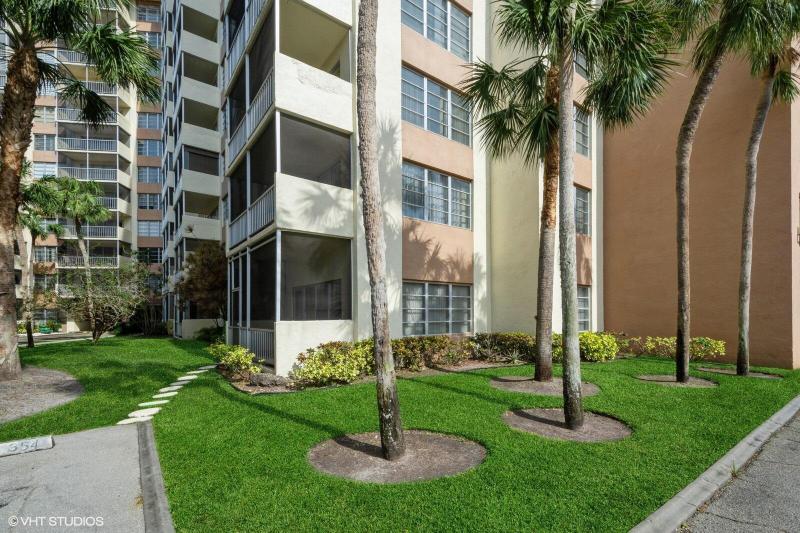  Condo & Townhome Photos