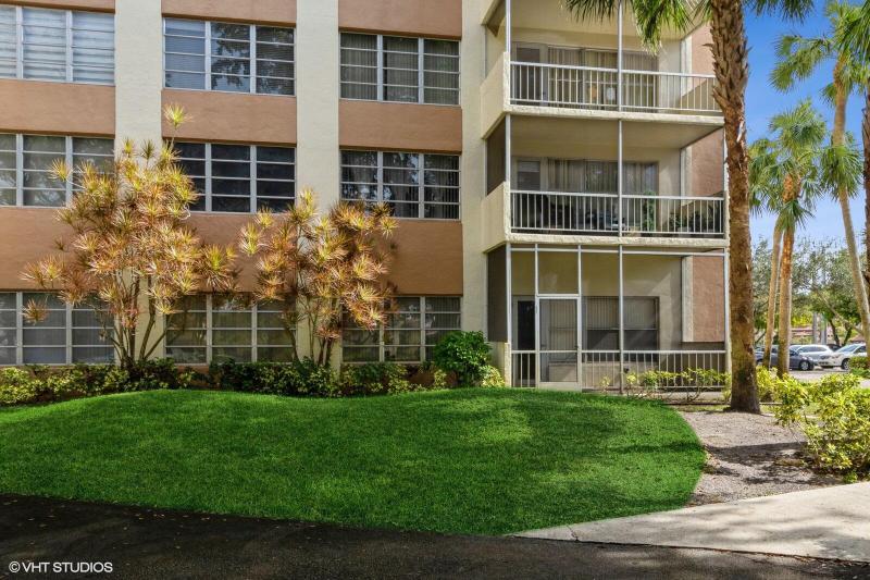  Condo & Townhome Photos