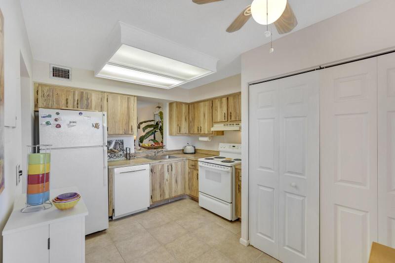  Condo & Townhome Photos