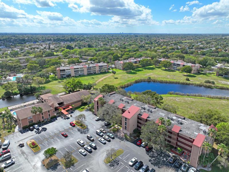  Condo & Townhome Photos