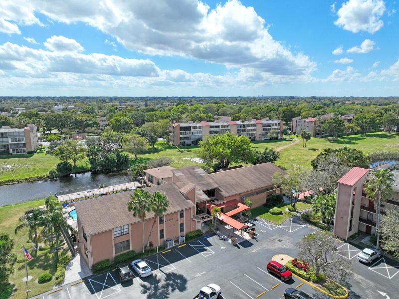  Condo & Townhome Photos