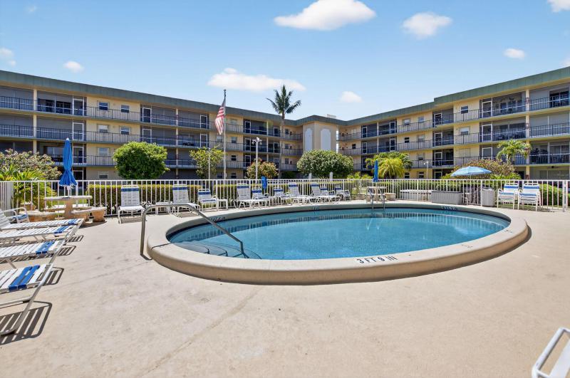  Condo & Townhome Photos