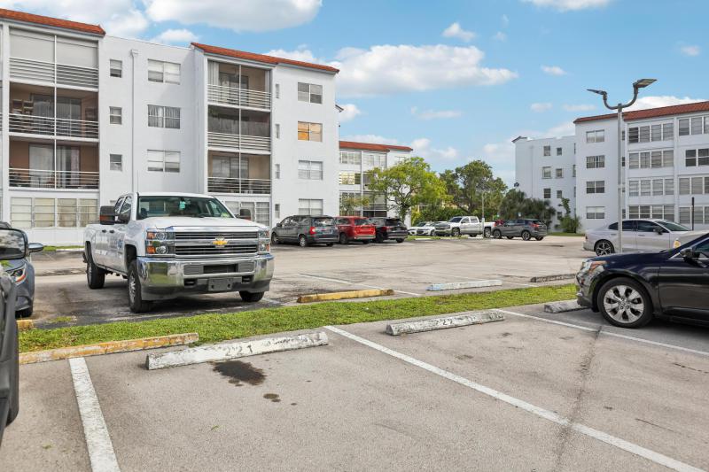  Condo & Townhome Photos