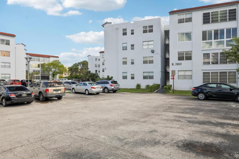  Condo & Townhome Photos