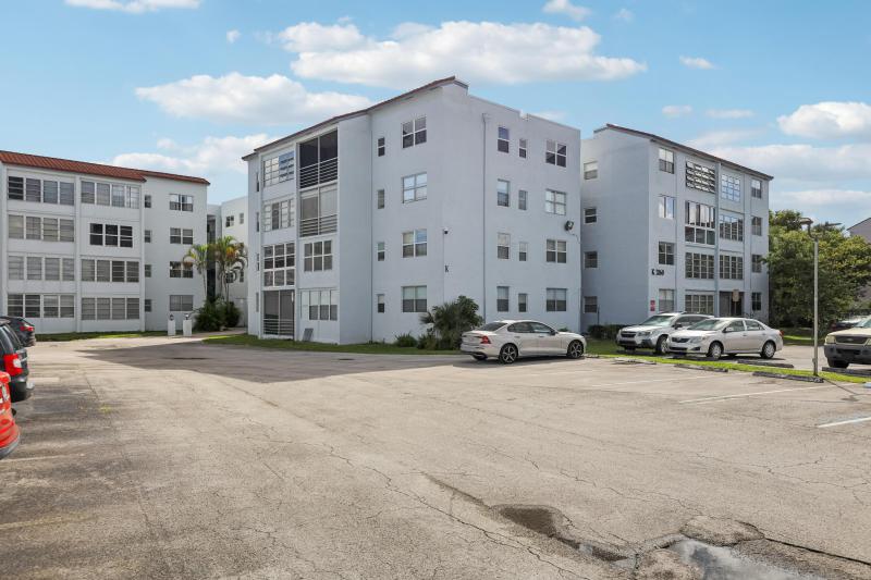  Condo & Townhome Photos