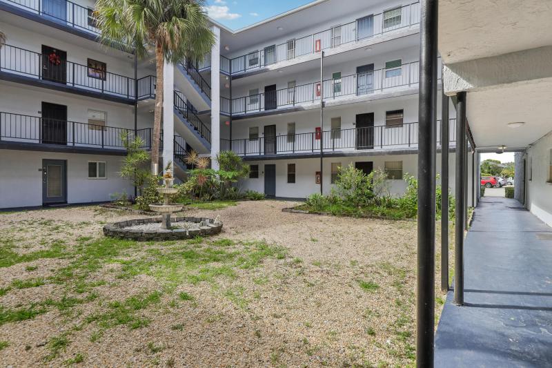  Condo & Townhome Photos