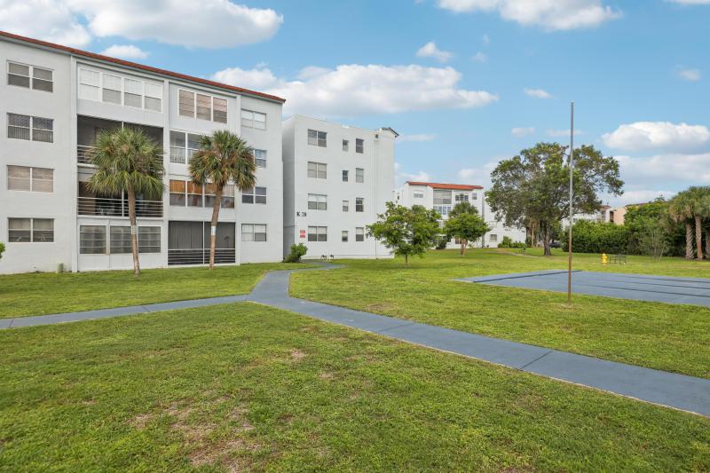  Condo & Townhome Photos