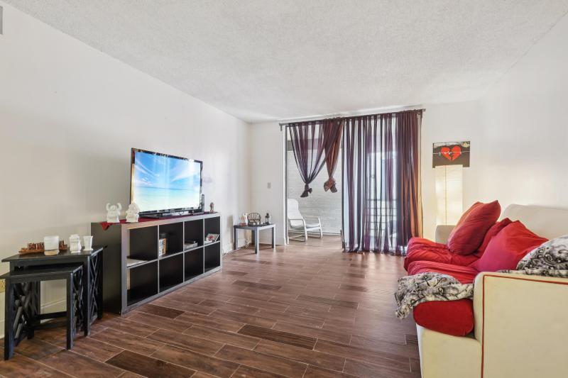  Condo & Townhome Photos
