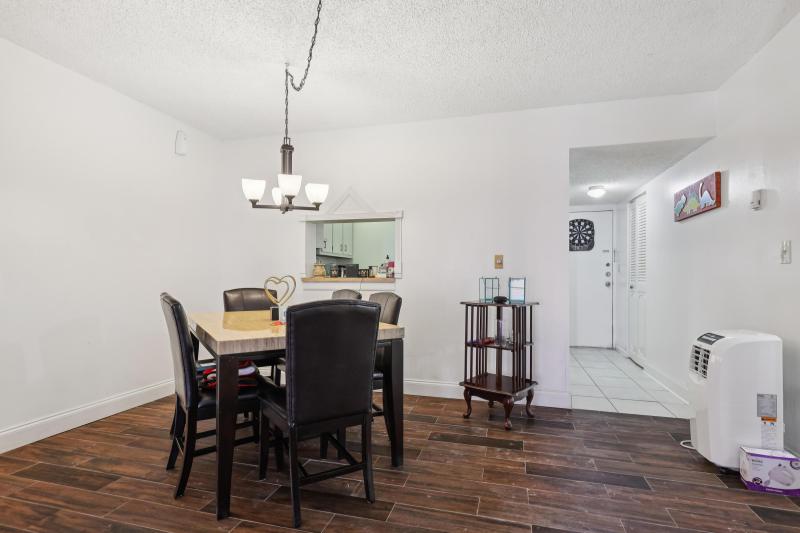  Condo & Townhome Photos